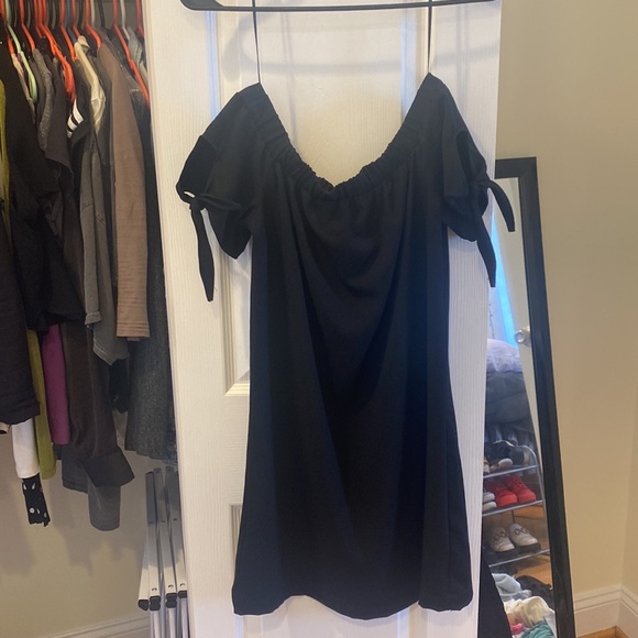 Lulu’s Black off the shoulder mini dress - Picture 2 of 3